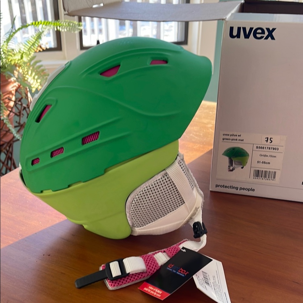 Uvex p2us ski helmet NWT